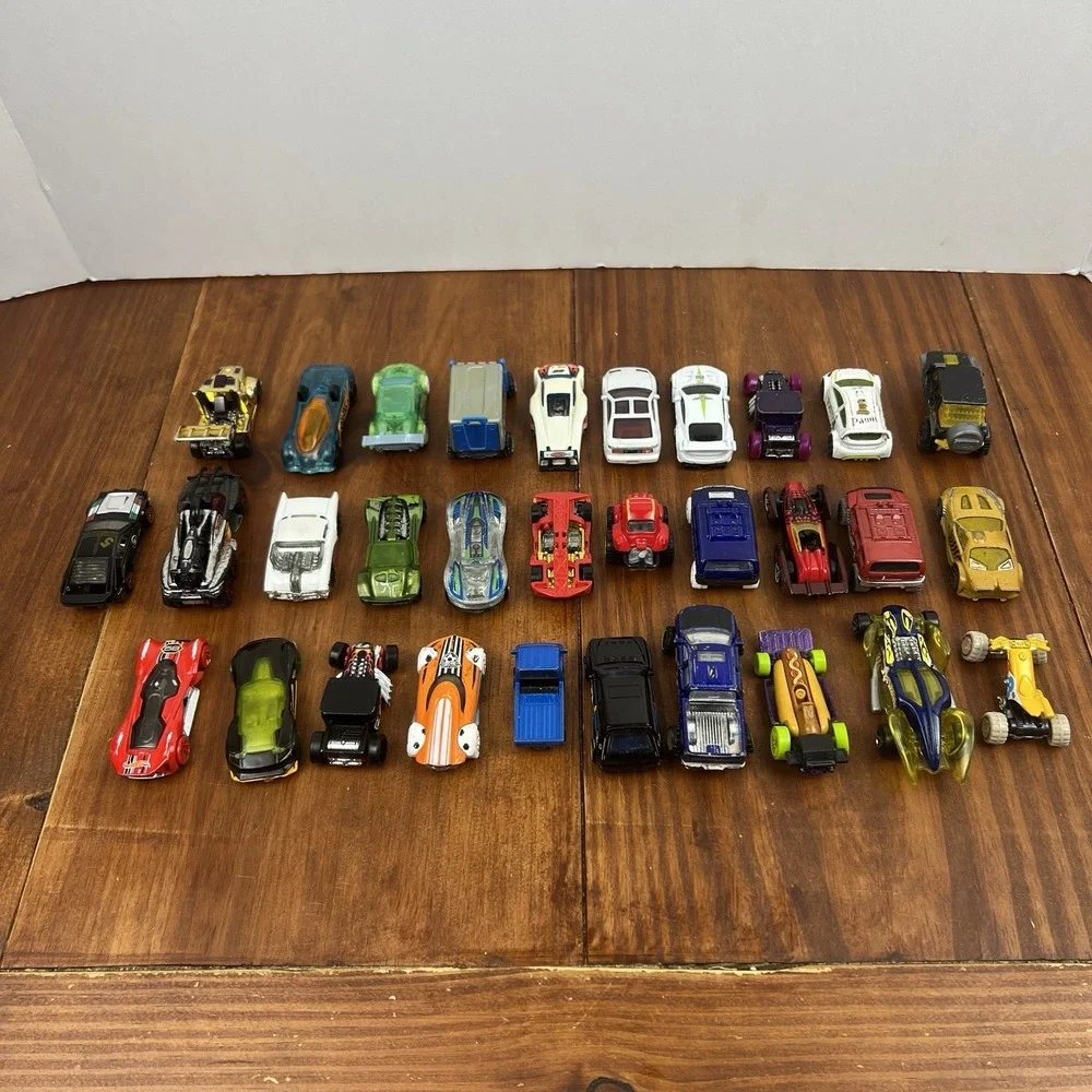 HOT WHEELS VINTAGE LOT OF 31 LOOSE CARS 2+‎ LBS TOY MODEL BIRTHDAY PRESENT GIFT